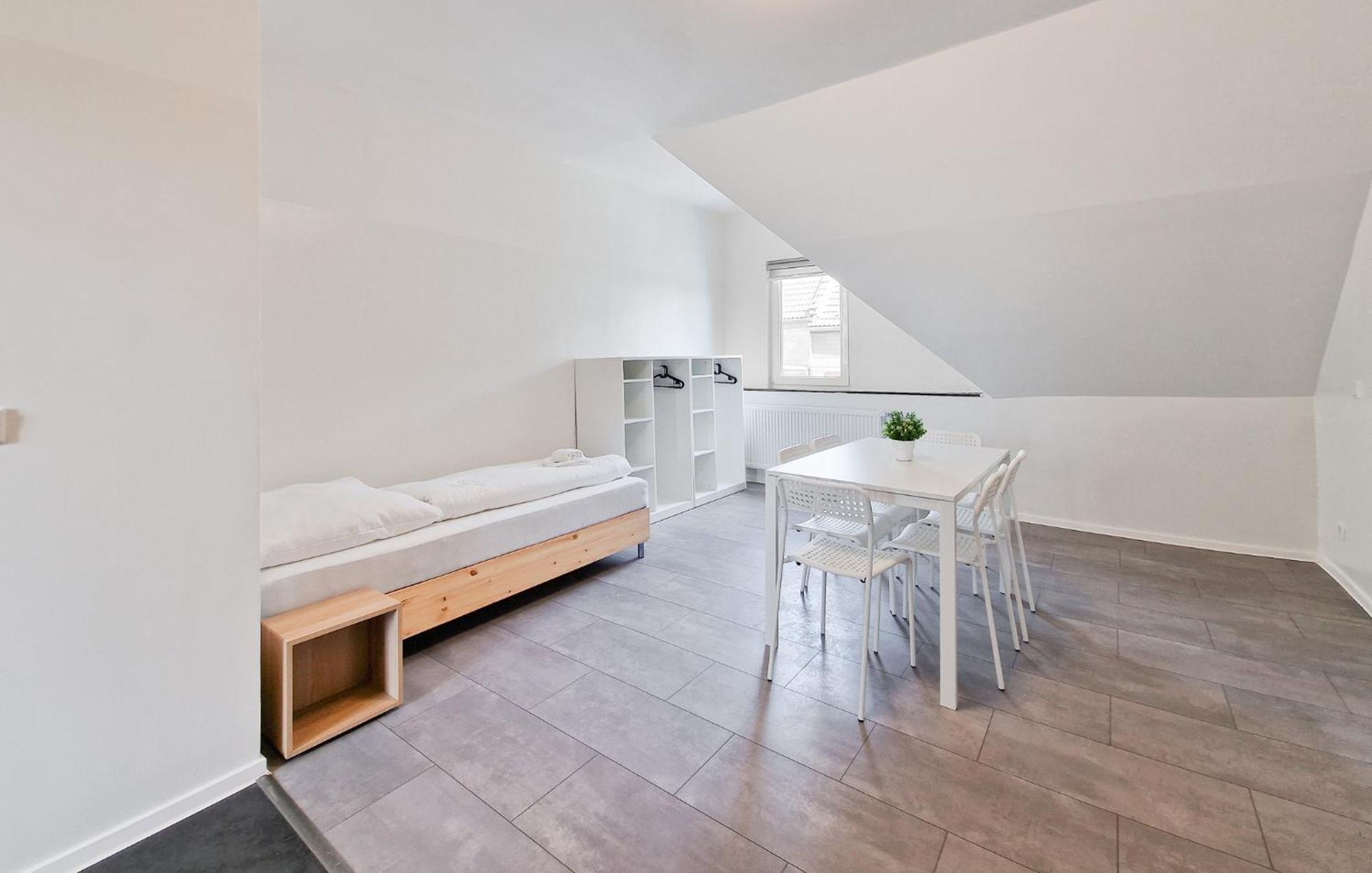 Raj Living - 3 And 4 Room Monteur Apartments ドゥイスブルグ エクステリア 写真