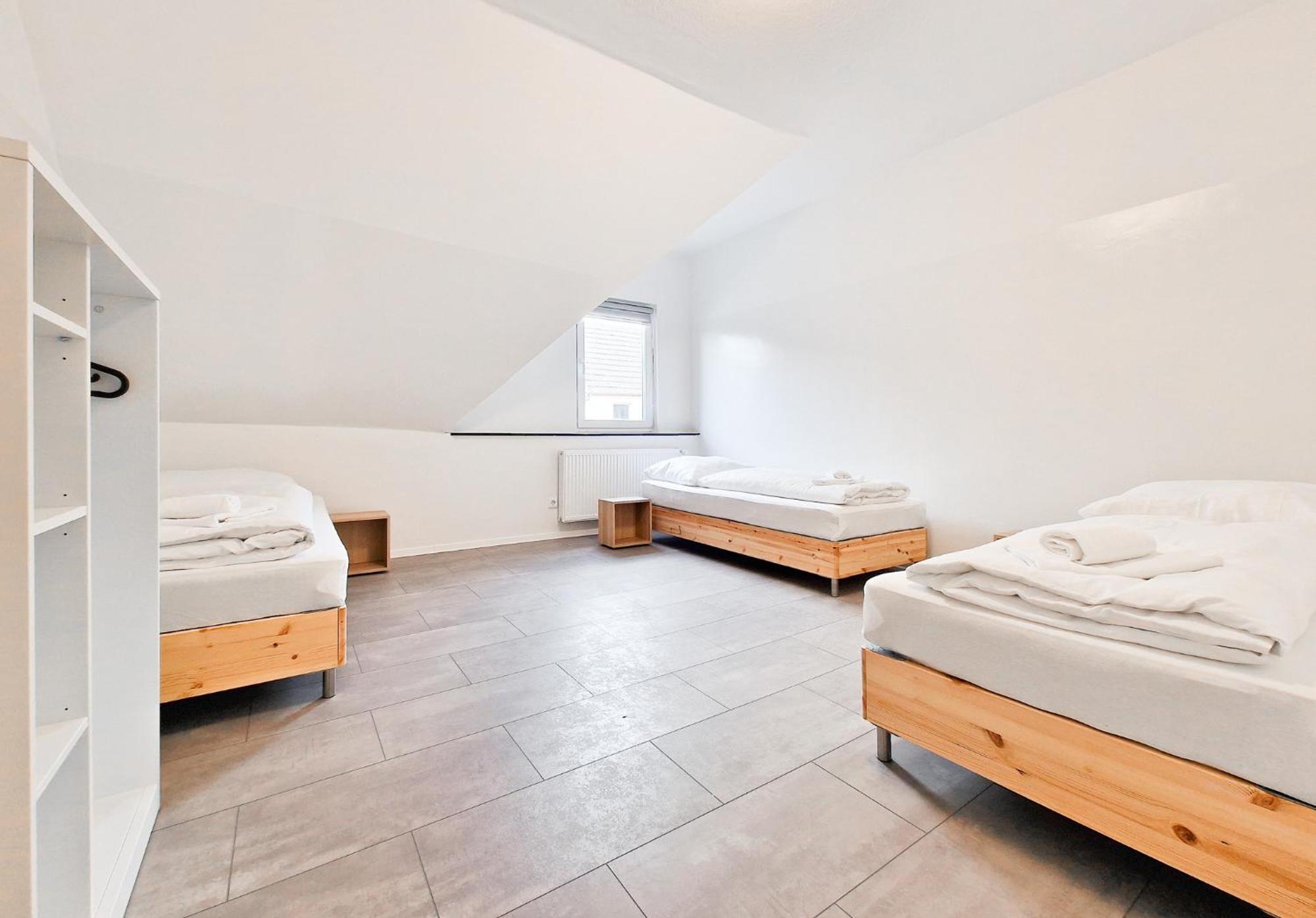 Raj Living - 3 And 4 Room Monteur Apartments ドゥイスブルグ エクステリア 写真