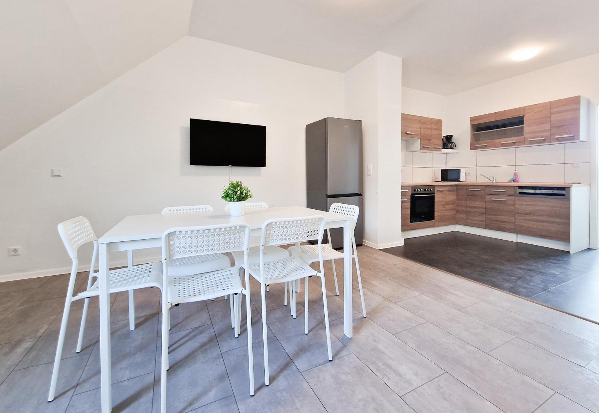 Raj Living - 3 And 4 Room Monteur Apartments ドゥイスブルグ エクステリア 写真