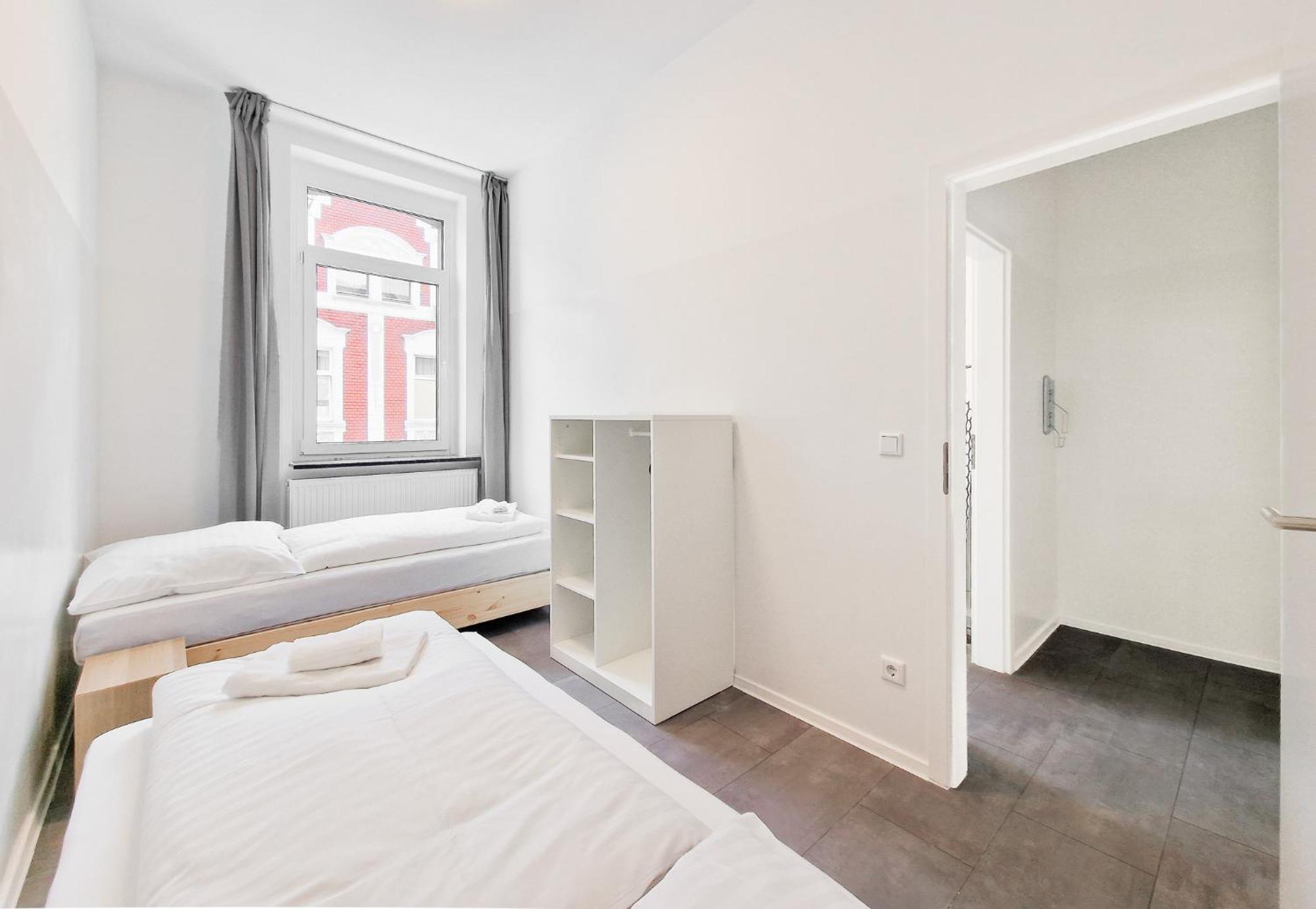Raj Living - 3 And 4 Room Monteur Apartments ドゥイスブルグ エクステリア 写真