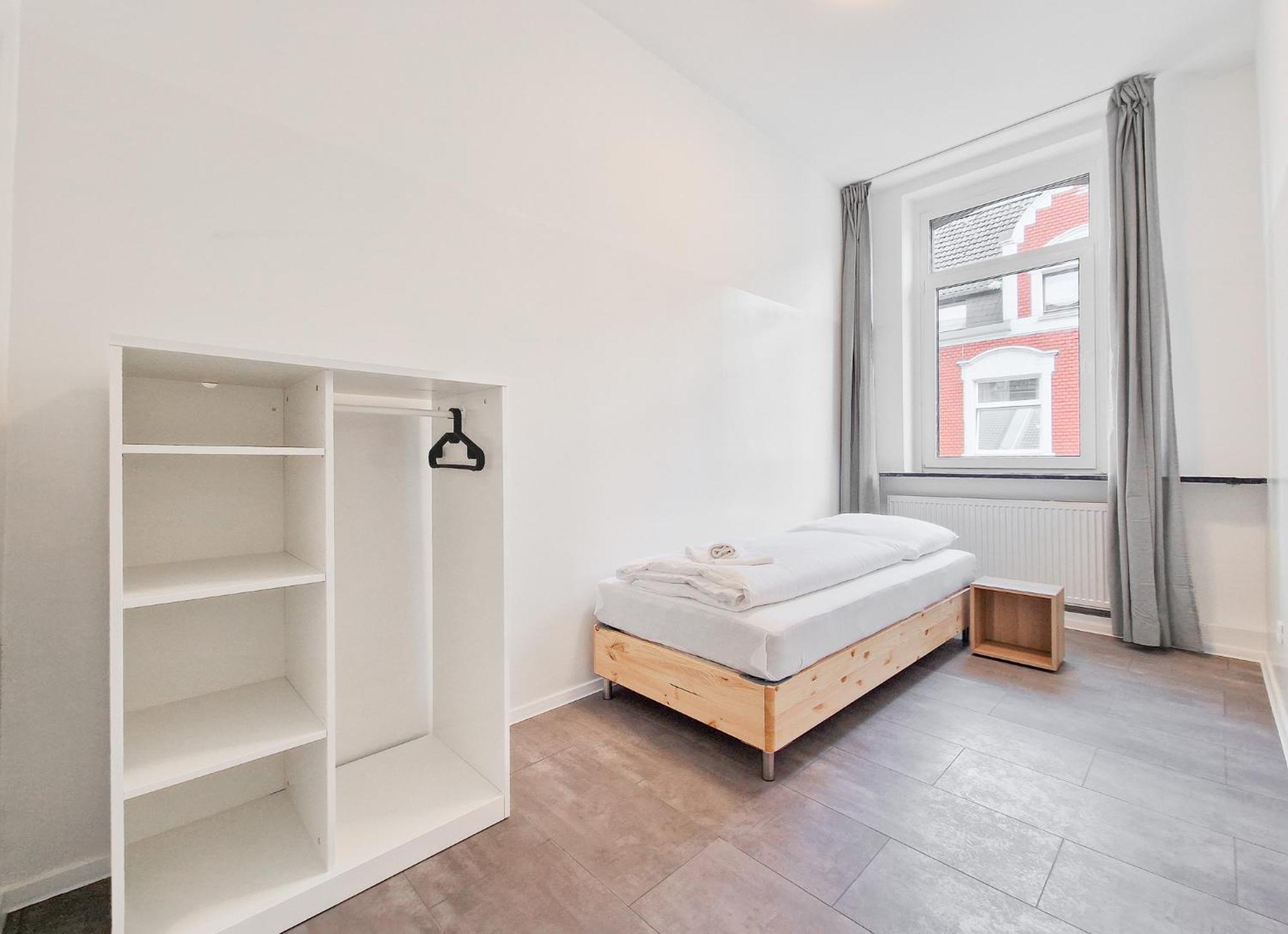 Raj Living - 3 And 4 Room Monteur Apartments ドゥイスブルグ エクステリア 写真