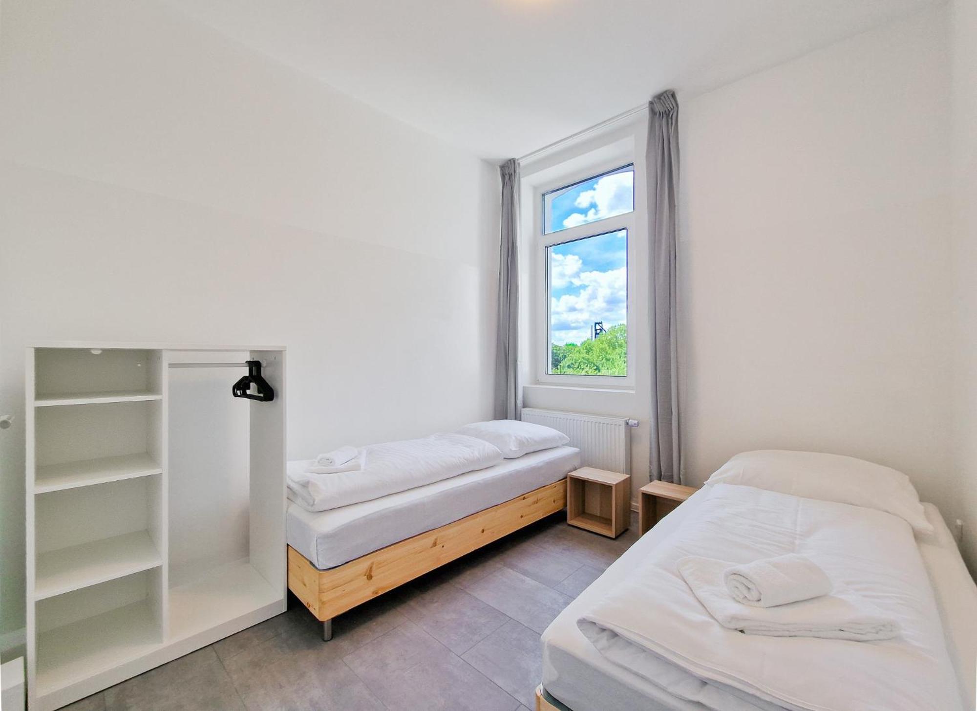 Raj Living - 3 And 4 Room Monteur Apartments ドゥイスブルグ エクステリア 写真
