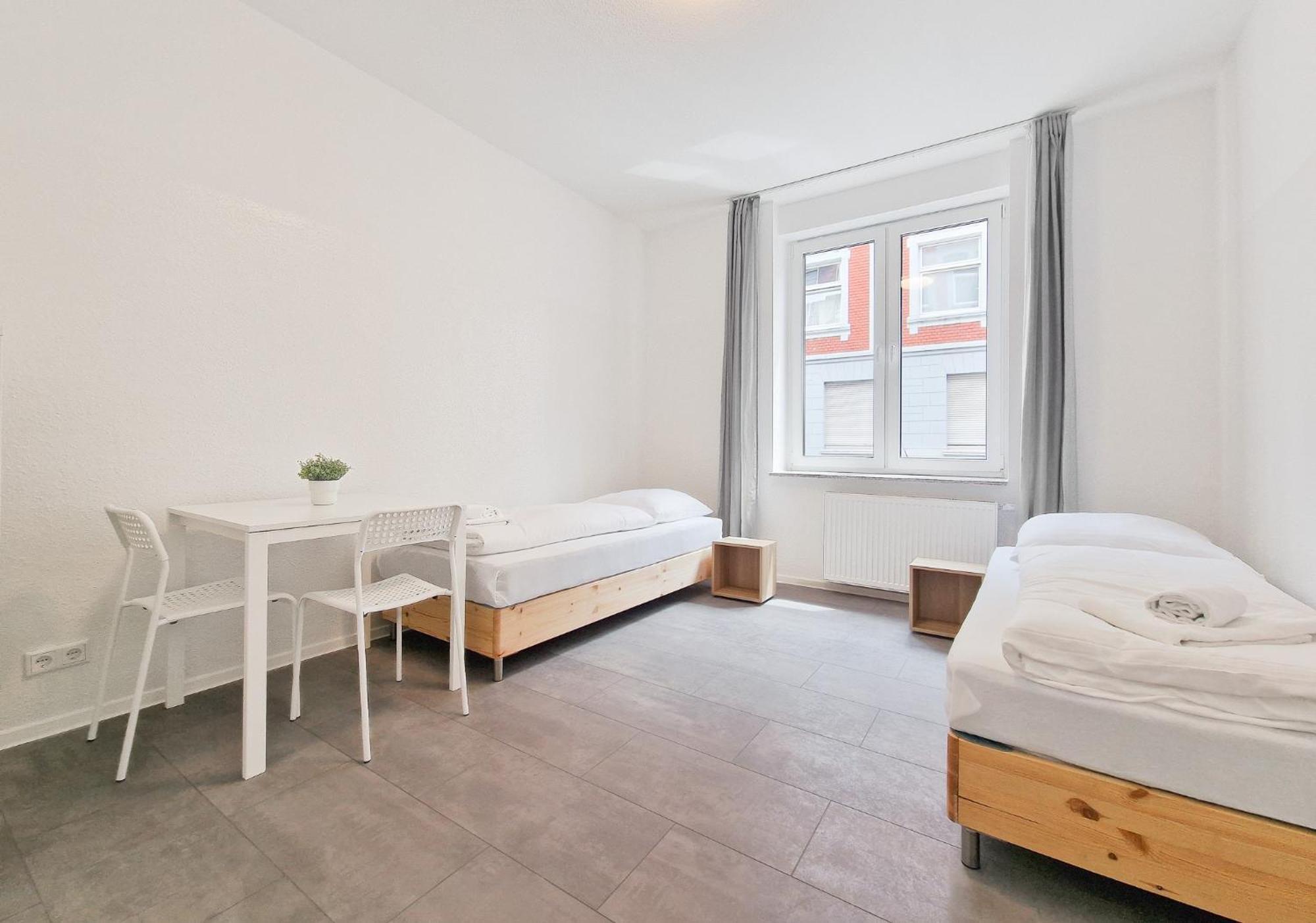 Raj Living - 3 And 4 Room Monteur Apartments ドゥイスブルグ エクステリア 写真